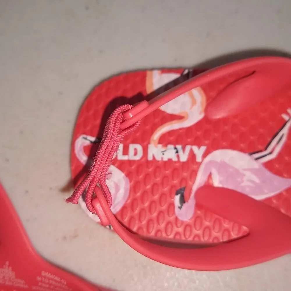 Old Navy Flip Flop/sandal strapped Flamingo design size 6 New